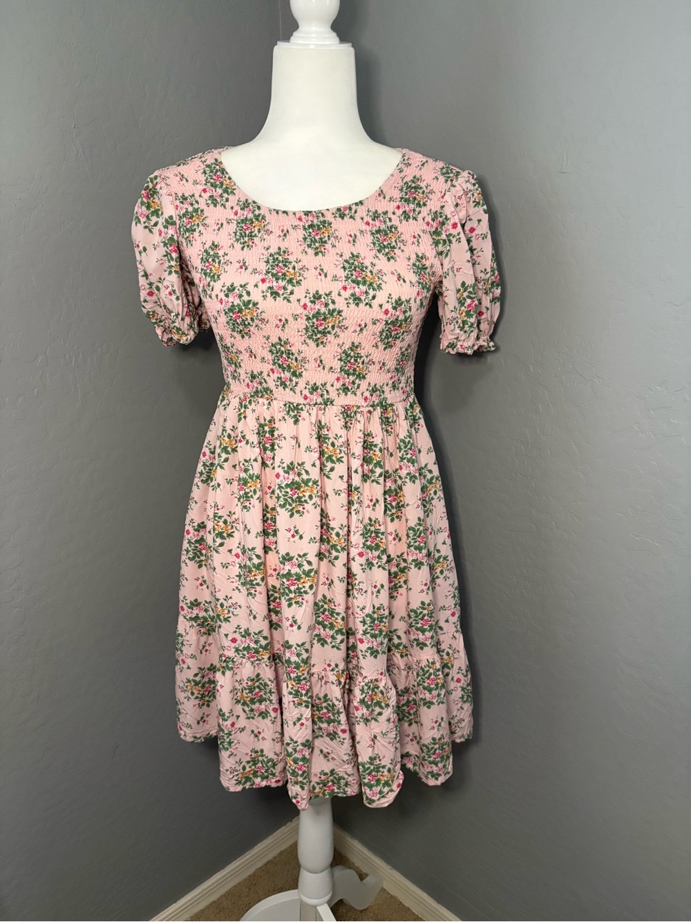 ELLOH‎ Floral Pink Smocked Mini Dress with Puff Sleeves